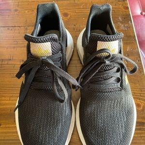 Black and gold Adidas Sz 9.5 - womens.